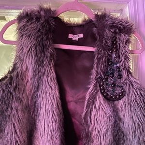 Fur vest size small but fits like a medium